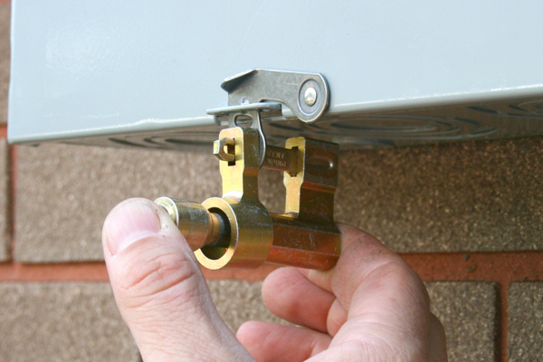 The Fas'N Tite Padlock features preload capability allowing for installation without the need for a key.