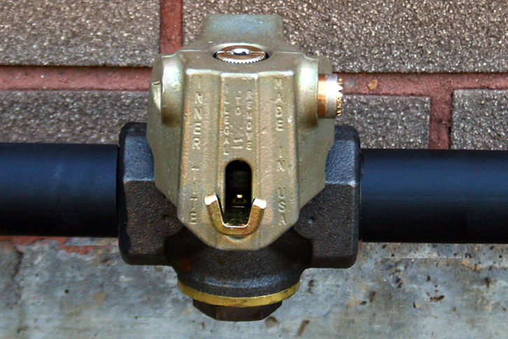 The Stealth features an adjustable locking plate, allowing it to be tightened securely on virtually all 1/2